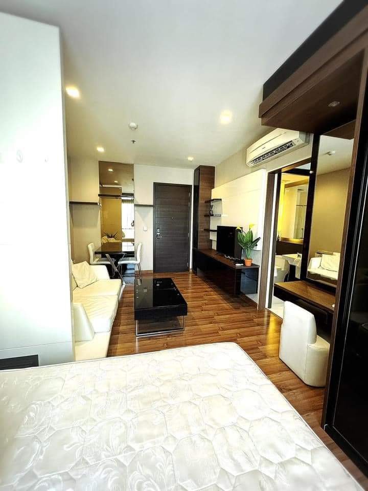 IVYA101 ให้เช่า คอนโด ไอวี่ แอมพิโอ ชั้น28 ทิศตะวันออก 31.13 ตรม. ห้องสตูดิโอ 1น้ำ 18,000บ. 099-251-6615